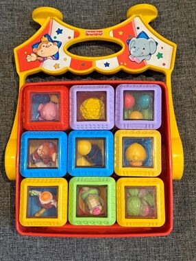 VTG Fisher Price Peek A Boo Blocks Toy Circus Top Tent Carrying Case - Complete
